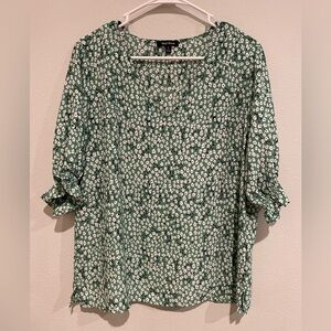 Well Worn V neck ditsy print short sleeve blouse in apple green.  Size L